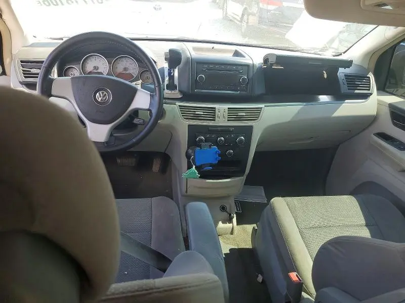 2010 VOLKSWAGEN ROUTAN S  