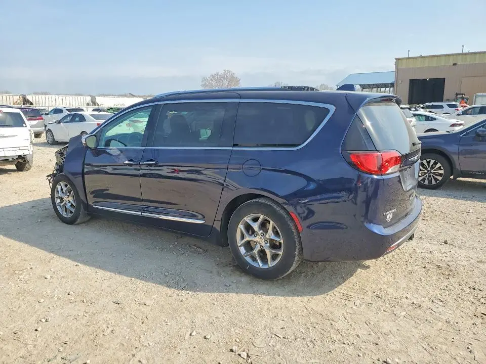 2017 CHRYSLER PACIFICA LIMITED  