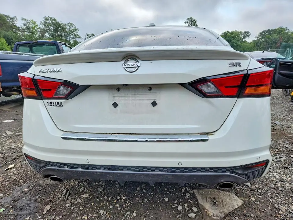 2022 NISSAN ALTIMA SR  