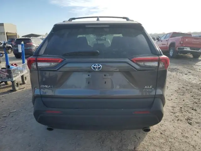 2021 TOYOTA RAV4 XLE  