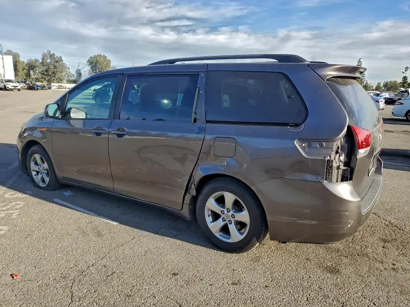 2013 TOYOTA SIENNA LE  