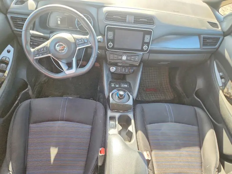 2022 NISSAN LEAF SV  