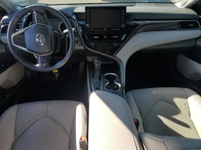 2021 TOYOTA CAMRY XLE  