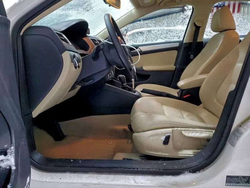 2013 VOLKSWAGEN JETTA SE  