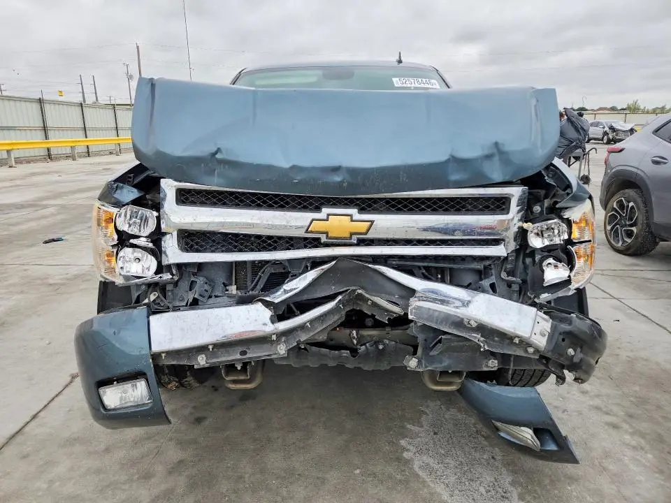 2011 CHEVROLET SILVERADO C1500 LT  