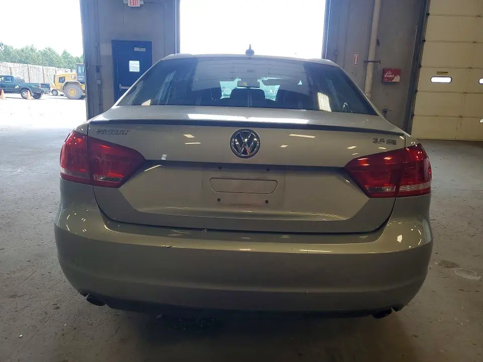 2013 VOLKSWAGEN PASSAT SE  
