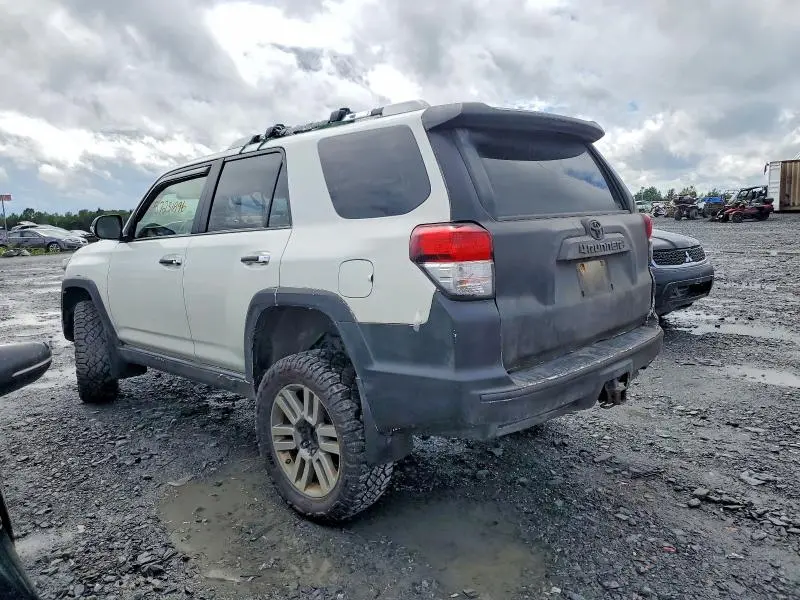 2013 TOYOTA 4RUNNER SR5  
