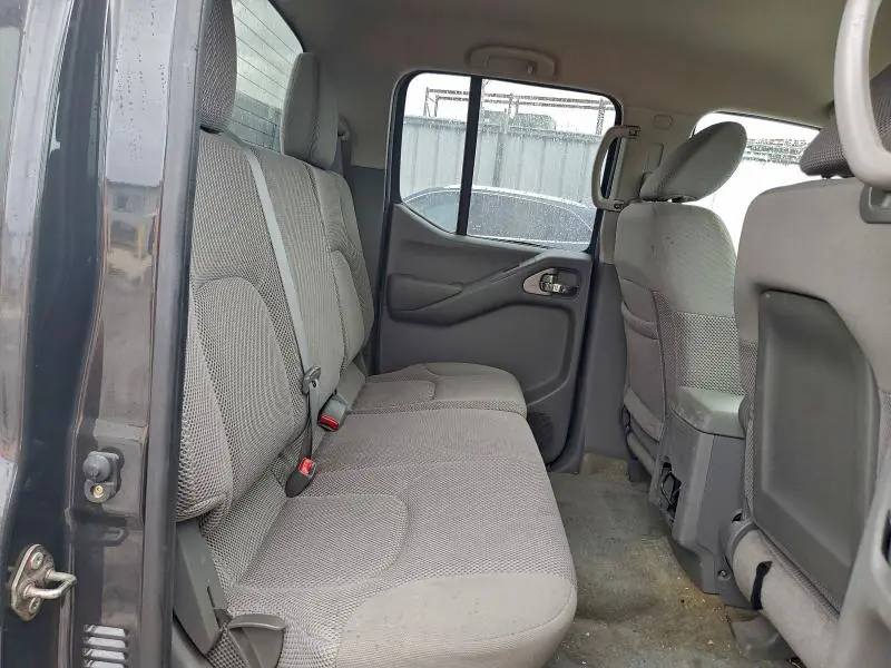 2013 NISSAN FRONTIER S  