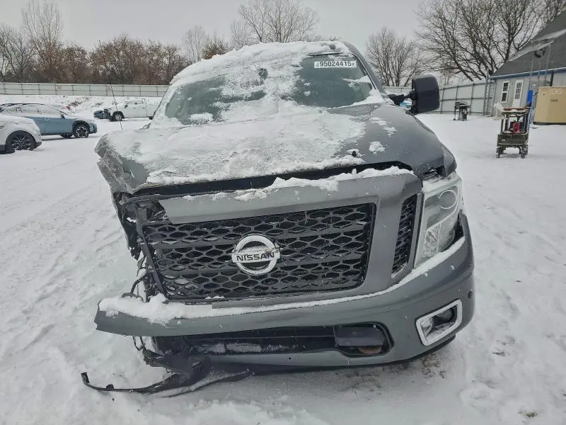 2017 NISSAN TITAN SV  