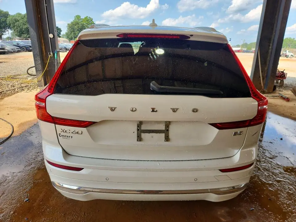 2023 VOLVO XC60 PLUS  