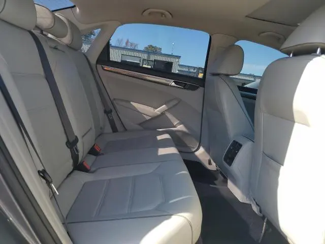 2017 VOLKSWAGEN PASSAT SE  