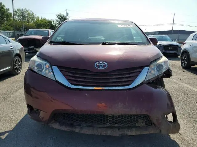 2017 TOYOTA SIENNA LE  