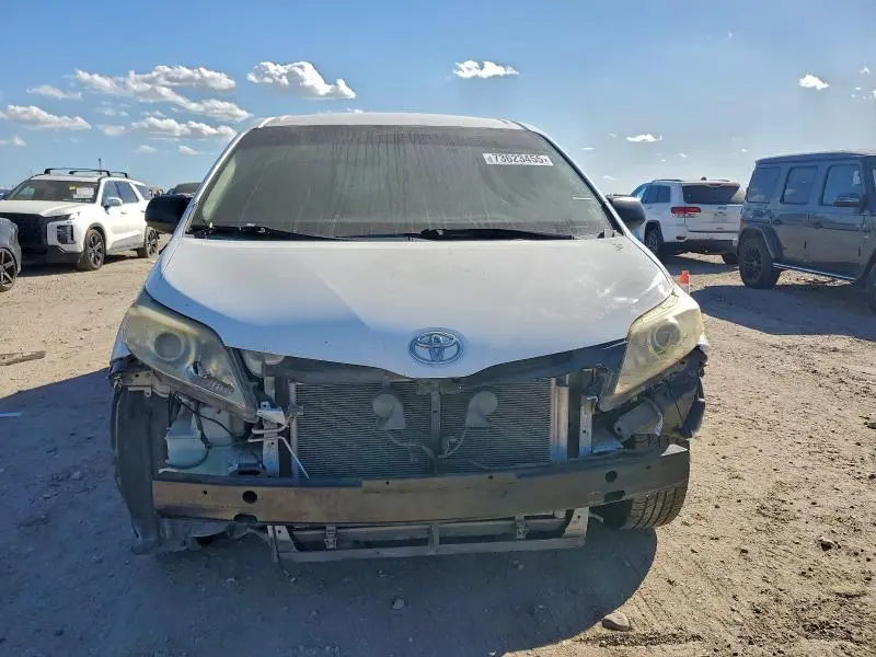 2013 TOYOTA SIENNA   