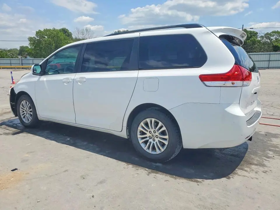 2014 TOYOTA SIENNA XLE 8-PASSENGER  