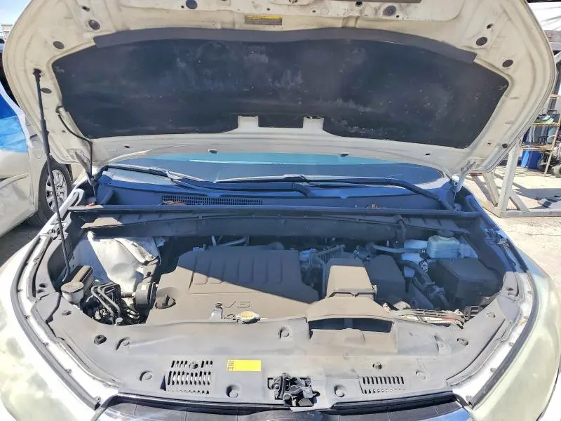 2015 TOYOTA HIGHLANDER LE PLUS  