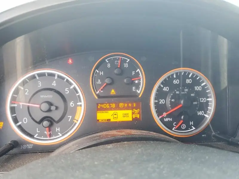 2013 NISSAN TITAN SV  