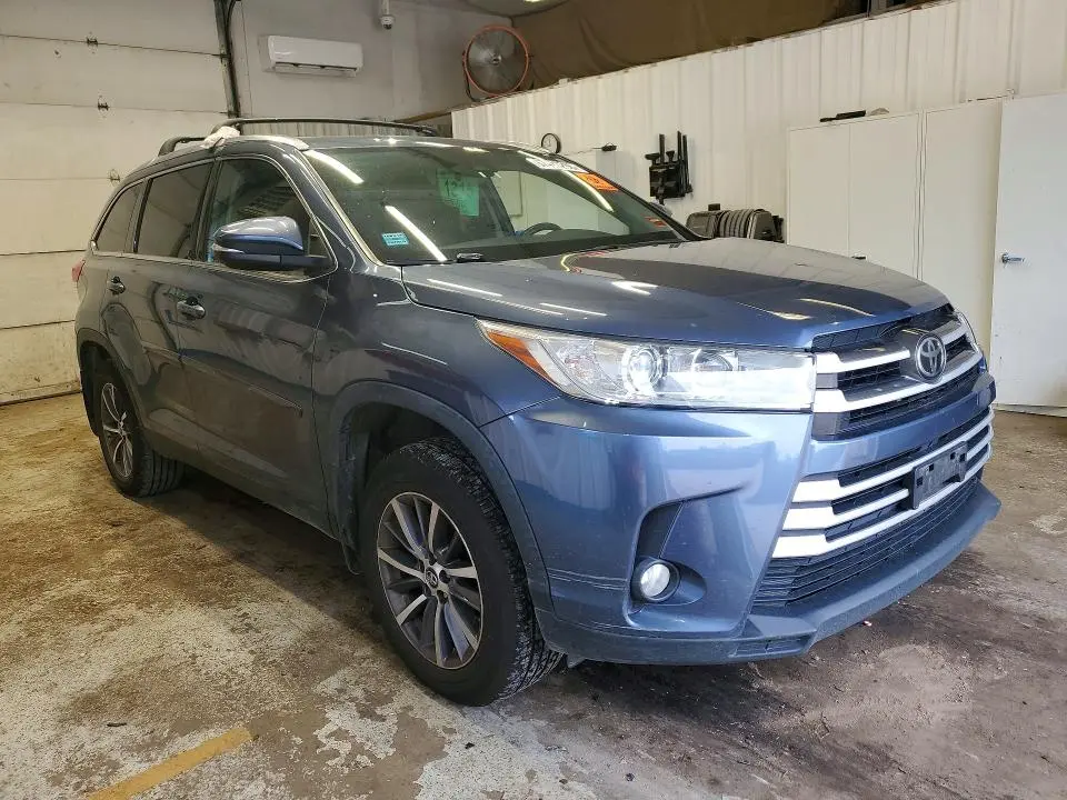 2019 TOYOTA HIGHLANDER XLE  