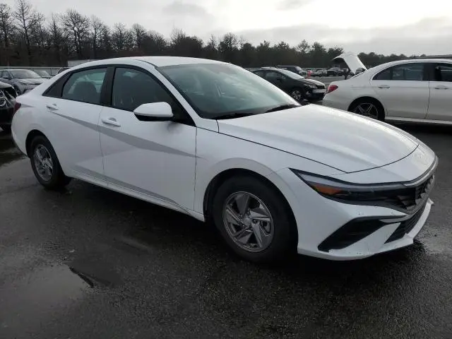 2024 HYUNDAI ELANTRA SE  