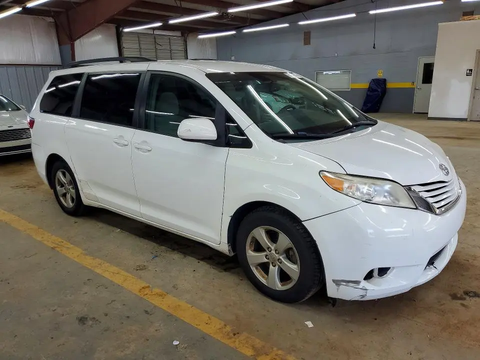 2015 TOYOTA SIENNA LE  