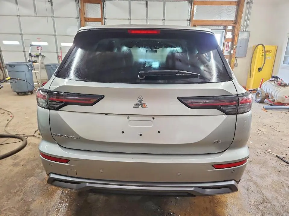 2025 MITSUBISHI OUTLANDER SE  