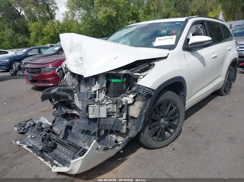 2017 TOYOTA HIGHLANDER SE