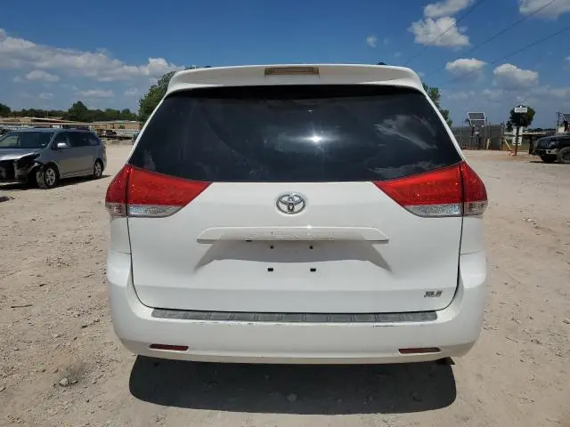 2011 TOYOTA SIENNA XLE  