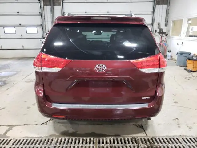 2013 TOYOTA SIENNA XLE  
