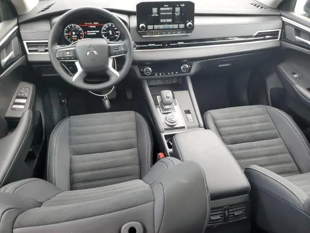 2024 MITSUBISHI OUTLANDER SE  