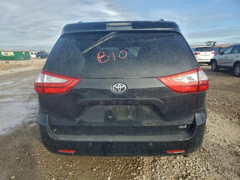 2016 TOYOTA SIENNA XLE  