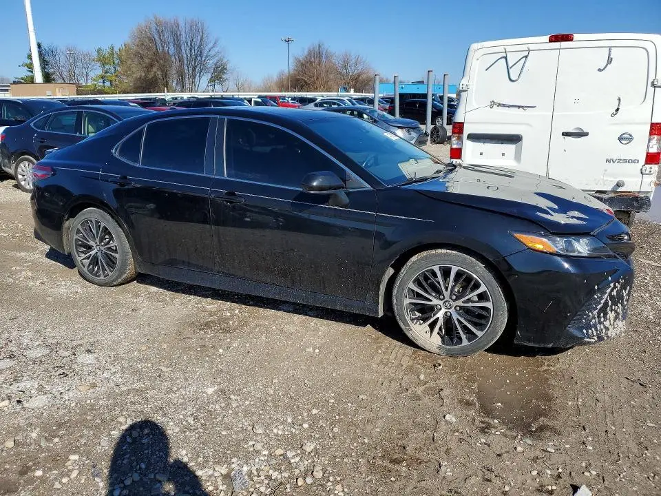 2019 TOYOTA CAMRY SE  