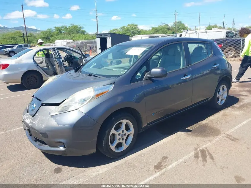 2013 NISSAN LEAF SV