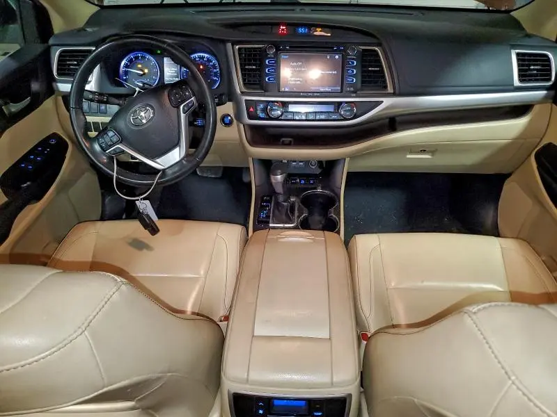 2019 TOYOTA HIGHLANDER SE  