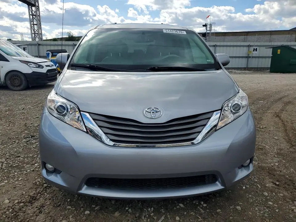 2013 TOYOTA SIENNA XLE 8-PASSENGER  
