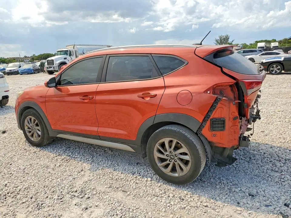 2017 HYUNDAI TUCSON SE  