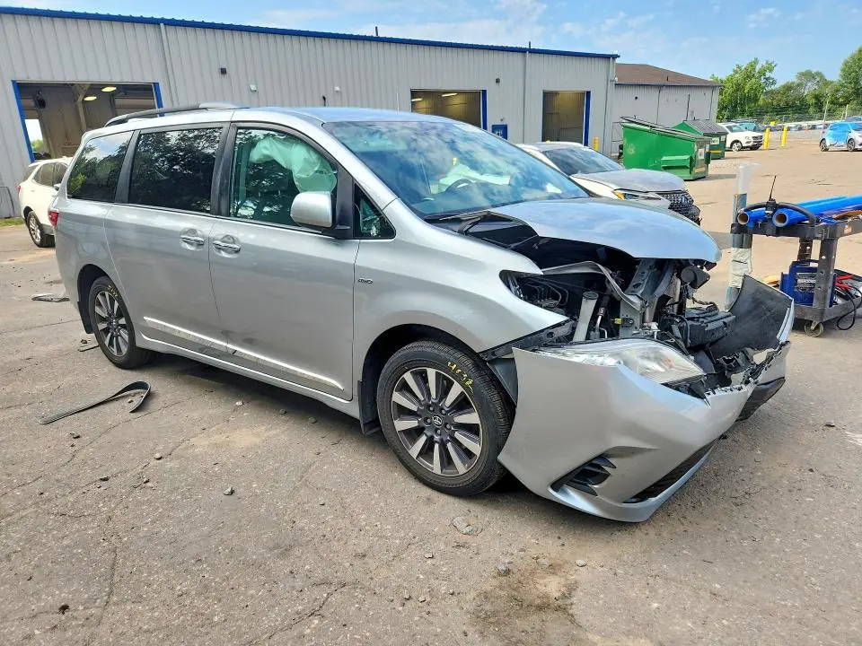 2020 TOYOTA SIENNA LE  