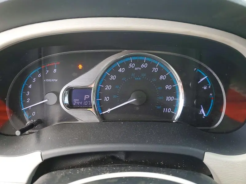 2013 TOYOTA SIENNA XLE 8-PASSENGER  