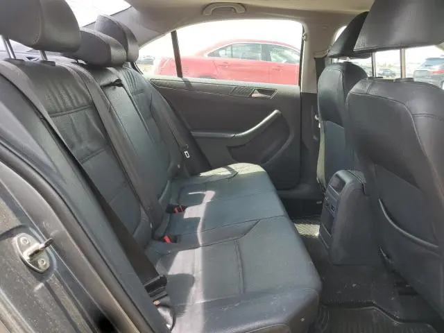 2011 VOLKSWAGEN JETTA SE  
