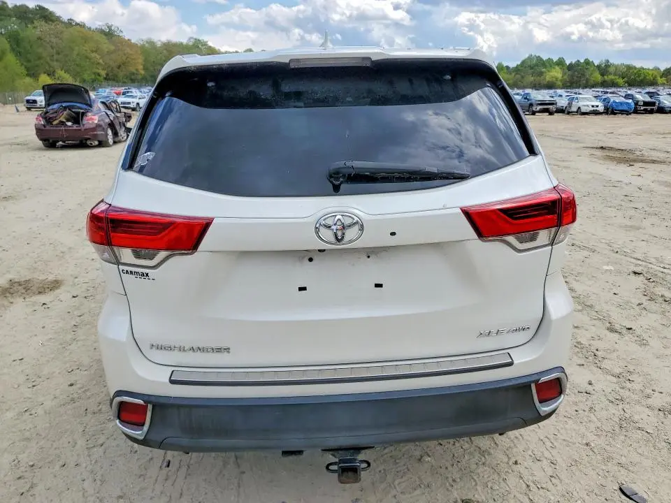 2018 TOYOTA HIGHLANDER XLE  