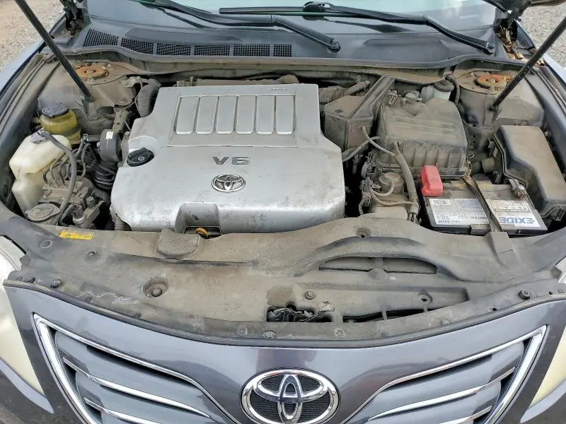 2011 TOYOTA CAMRY XLE V6  