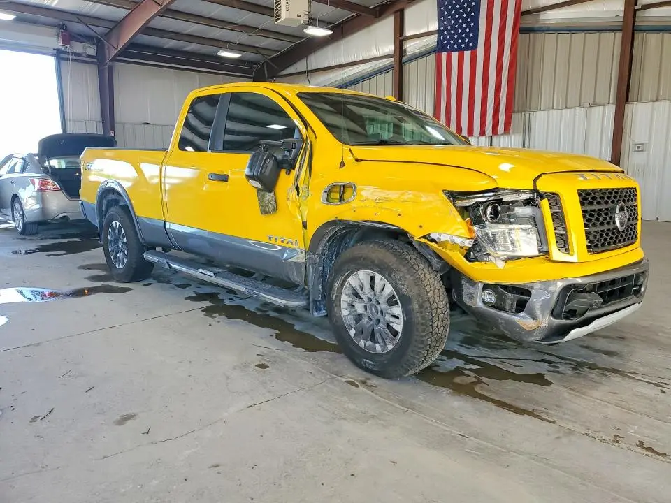 2017 NISSAN TITAN PRO-4X  
