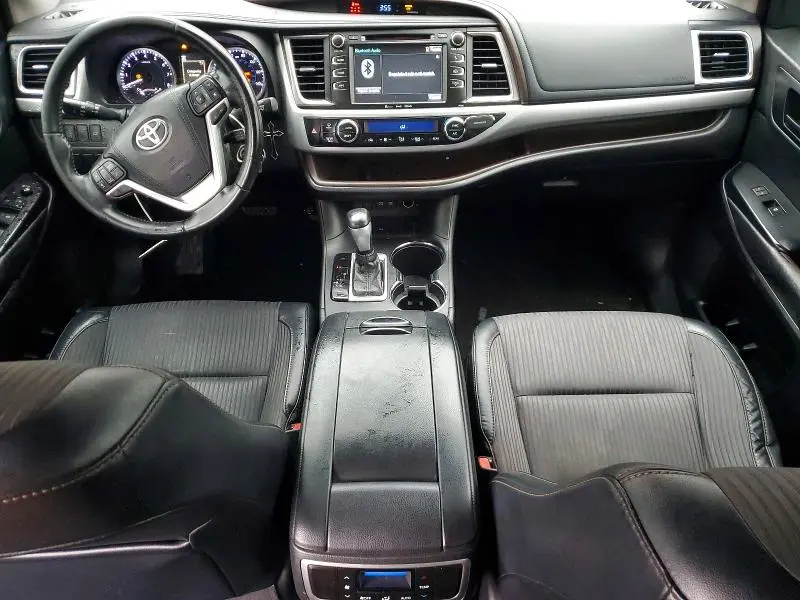 2017 TOYOTA HIGHLANDER LE  