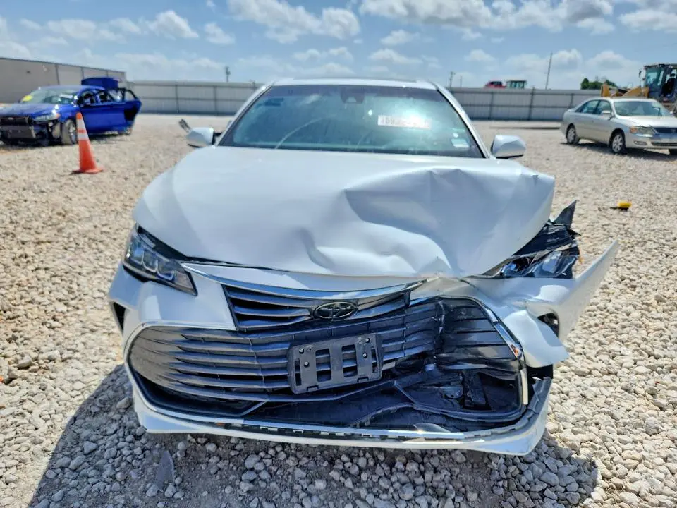 2021 TOYOTA AVALON XLE  