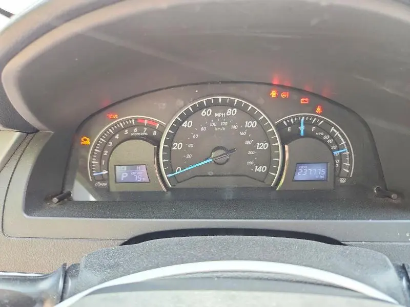 2013 TOYOTA CAMRY LE  