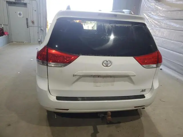 2011 TOYOTA SIENNA LE  