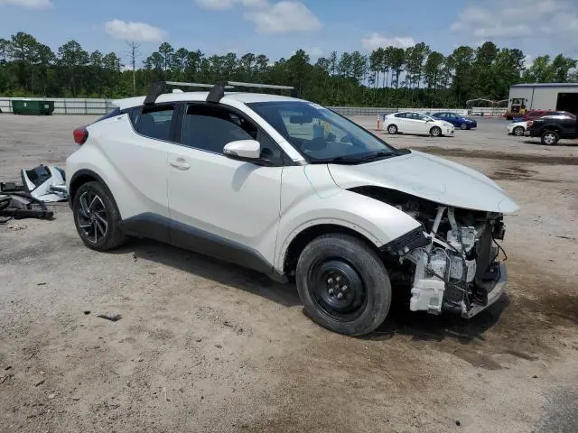 2020 TOYOTA C-HR XLE  
