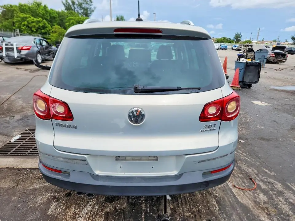 2010 VOLKSWAGEN TIGUAN SE  