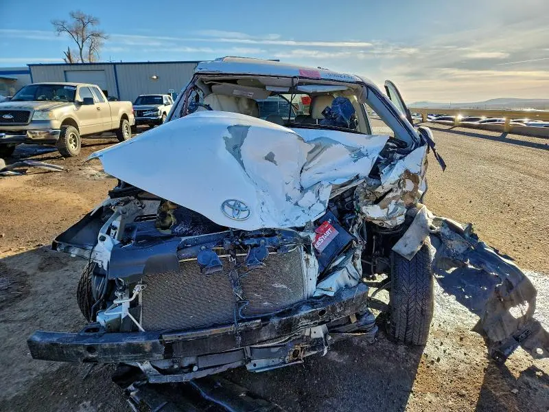 2014 TOYOTA SIENNA XLE  