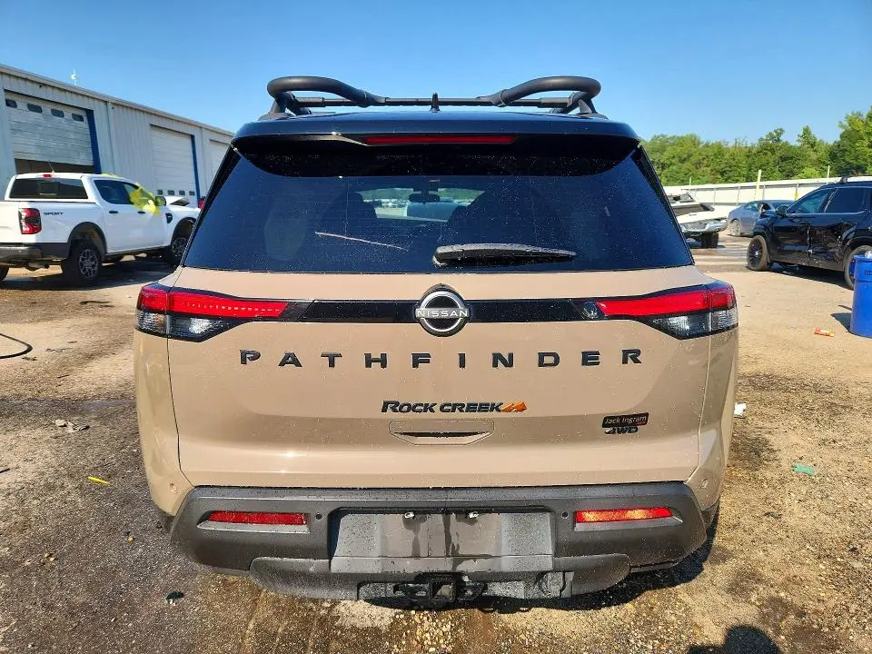 2023 NISSAN PATHFINDER SV  