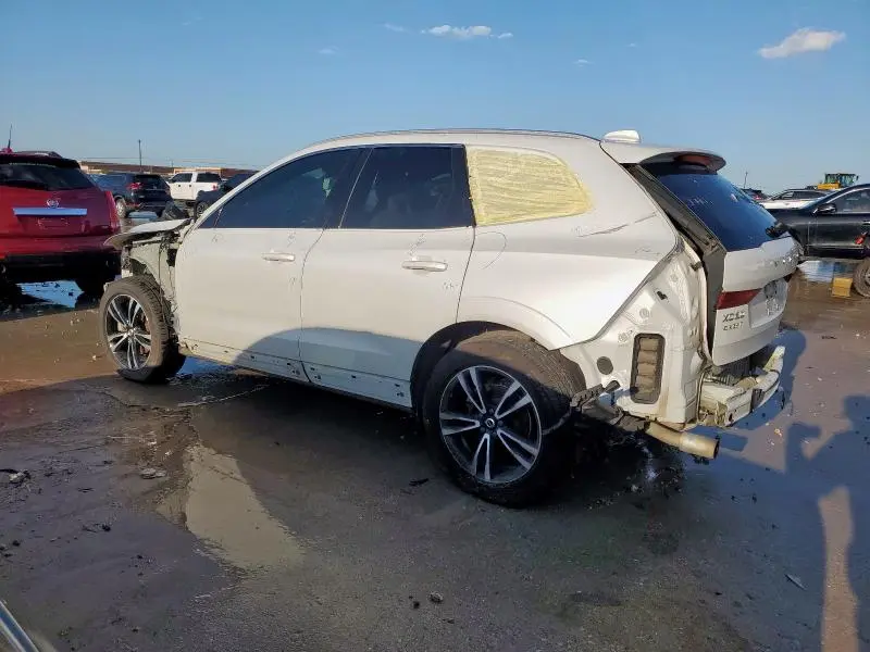 2021 VOLVO XC60 T5 MOMENTUM  