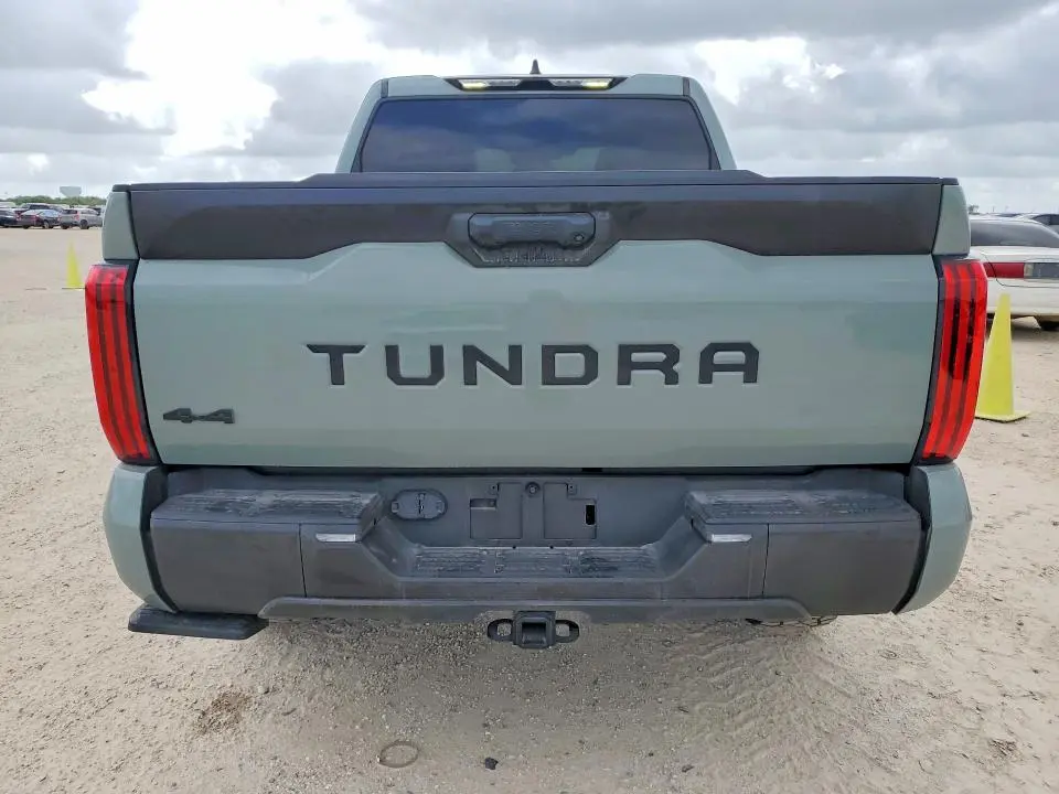 2024 TOYOTA TUNDRA SR5  